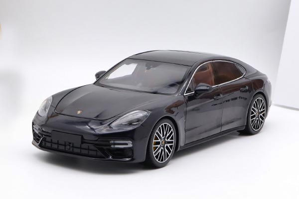 Porche Panamera Die Cast 1:24 (Exclusive)